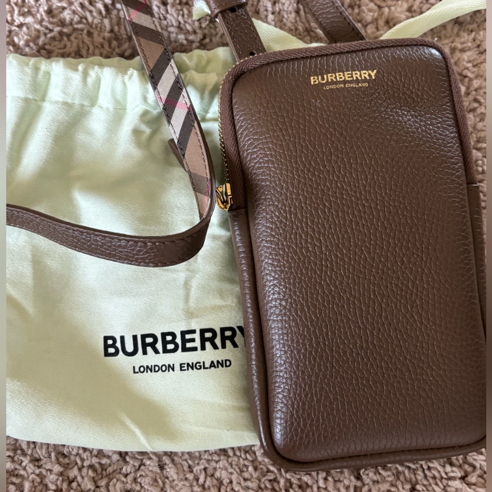 Burberry Brown Leather bag. Crossbody bag. Comes with dust bag. Worn once.
